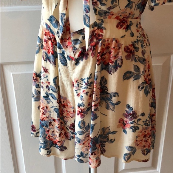 Floral Romper - Picture 5 of 8